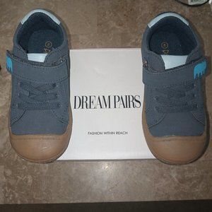 Dream Pair Sneakers Size 8